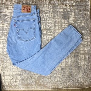 Light wash wedgie skinny levis